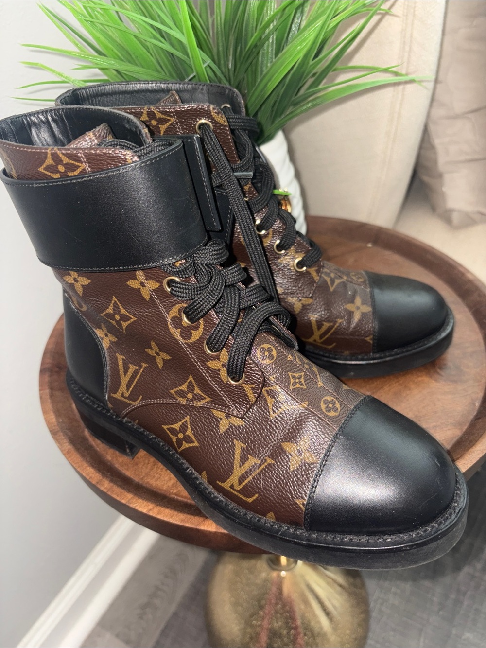 Authentic Louis Vuitton Wonderland Flat Ranger Boot Great Condition!